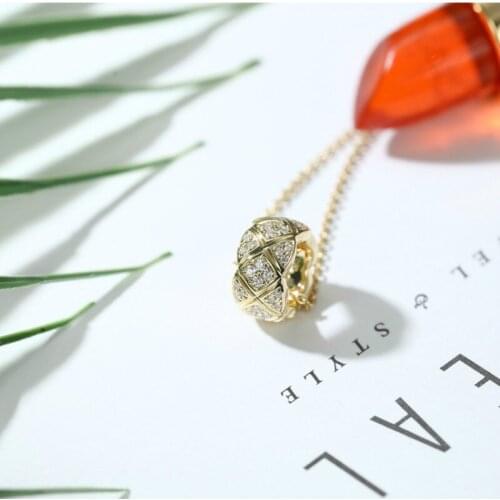 Fashion Classic Transfer Bead Necklace Zircon Gold Wild Ring Pendant Fashion Luxury Ladies Jewelry Sweater Chain Simple Necklace