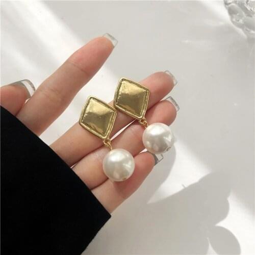 Fashion Gold Color Rhombus Geometric Clip on Earrings Imitation Pearl Clip Earrings No Pierced Ears Female Women Retro Earring