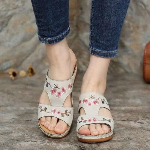 Woman Slippers Flower Platform Colorful Ethnic Flat Shoes Woman Comfortable Casual Fashion Sandals Female 2021 Summer New Hot