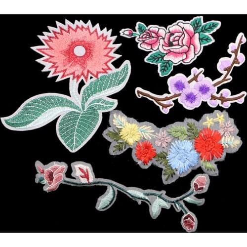 1 PCS Romantic Rose Merogan Patch Clothing Embroidery Stripe Chrysanthemum Badge Iron DIY Jeans Childrens Coat Sticker