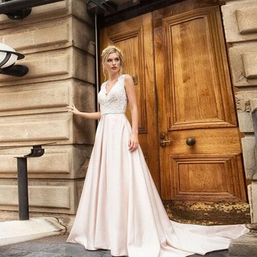 New Design V-Neck Lace Stain Wedding Dress Keyhole Back Court Train Bridal Gowns Champagne Dresses
