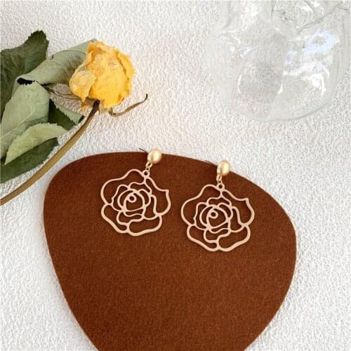 ZDMXJL 2021 New Hot Fashion Womens Earrings Fine Simple Hollow Out Flower Earrings For Women Girl Party Gifts Jewelry Wholesale