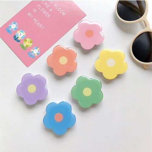 Cute Flower Shape Expanding Phone Socket Ring Holder Mobile Phone Finger Grip Holder Flexible Phone Stand in Car for All Phone