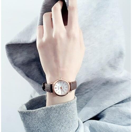 Classic Black White Women Men Casual Quartz Leather Band Strap Watch Round Analog Clock Wrist Watches Designer Watch Gifts