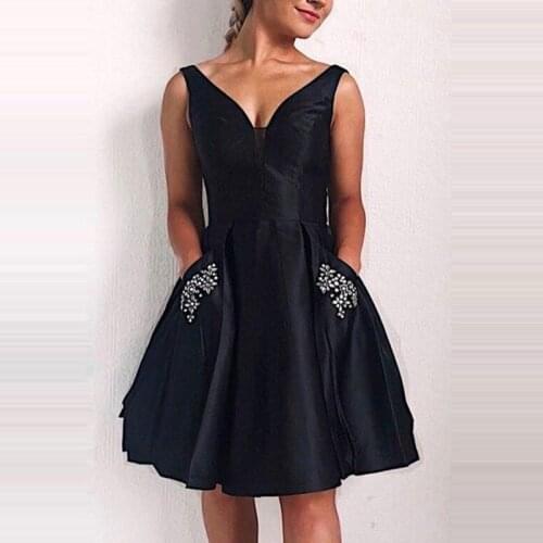 Vintage Black Homecoming Dresses V-Neck Sleeveless Prom Gowns with Pockets Beading Knee-Length Party Dresses Graduation Gowns