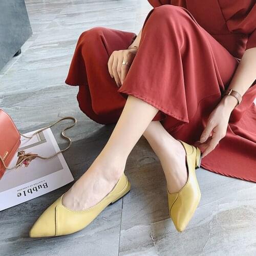 Womens spring autumn flat shoes Solid color pointed tip non-slip soft skin-friendly Light platform walking womens shoes U19-91