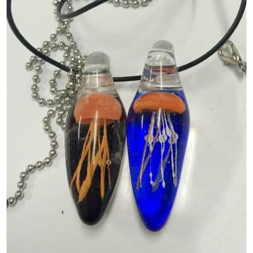 FREE SHIPPING 2 PCS 100% handcraft deep-friedpersimmonpastry Jellyfish Artisan Glass Photo Charm Non Tarnish Necklace Black Rope