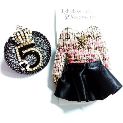 Korean trendy brand design style cc brooches jewelry for women five pearl crystal rhinestone brooch pins