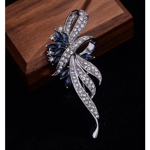 Vintage Female Crystal Stone Brooch Classic Rose Gold Color Party Brooches For Women Dainty Bridal Flower Love Wedding Brooch