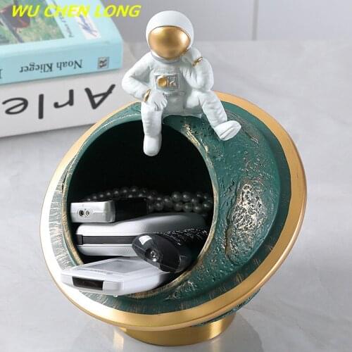WU CHEN LONG European Astronaut Art Sculpture Ornaments Creative Wine Cabinet Coffee Table Small Objects Candy Storage Box R5728