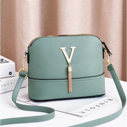 2021 new V Letter Womens Bag Bucket Bag Fashion All-match Tassel Messenger Small Bag Luxury Ladies Hand Bags Purse Shoulder Bag