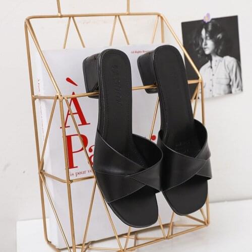 2021 summer new mitts thick with wild temperament simple and stylish and comfortable sandals and slippers women word