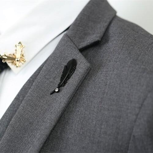 DoreenBeads Fashion Men Brooches Metal Gold Black Feather Royal Blue White Red Rhinestone Style Romantic Accessories,1 Piece