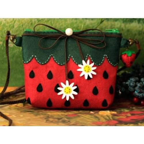Felt diy craft red strawberry bag felting kit Handmade Non-woven Material wool felt Craft Decoration 12.5*15cm for girl gift
