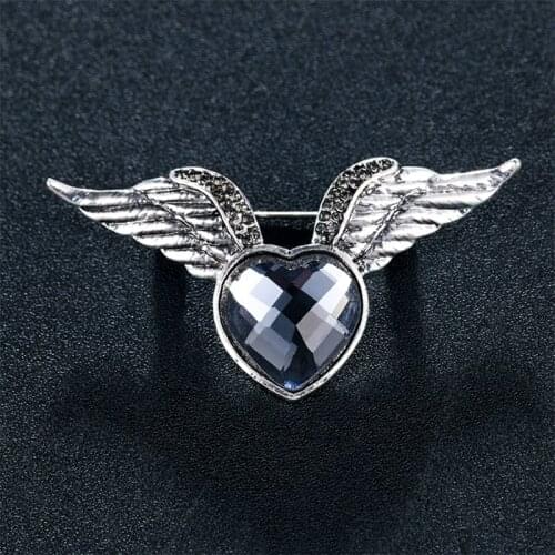 Hot Fashion Angel Wings Crystal Heart lady Brooch Alloy Plating Jacket Scarf Women Pin Clothes Accessories Elegant Jewelry gift