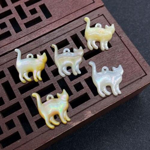 Natural Sea Water Shell Pendant Carved Cat-shaped Necklace Pendant White Yellow Black Shell DIY Charm Accessories Gift Charm
