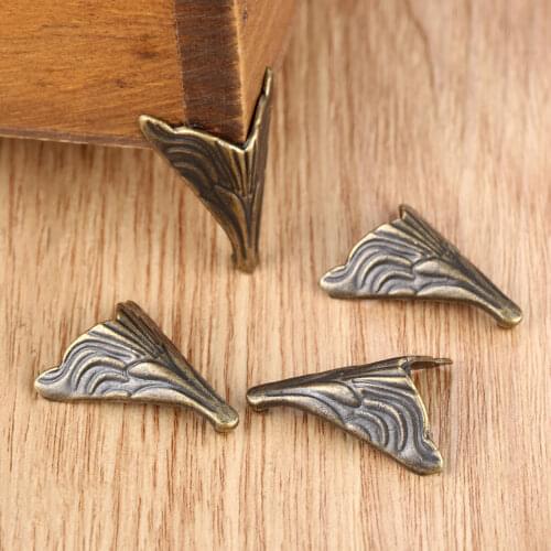 DRELD 4Pcs Antique Corner Protectors Retro Beast Foot Decoration Mini Leg Vintage Wood Box Cabinet Corner Protectors 20*26*16mm