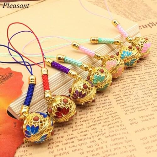 2 Pieces/set of Exquisite Mobile Phone Pendant Keychains, You Can Hold Perfume, Palace-style Keychain Accessories, Charm Gifts
