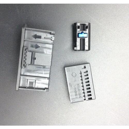 For Mercedes Benz 2211 host plug for BMW old 7 series instrument shell navigation box optical fiber plug 20pin connector housing