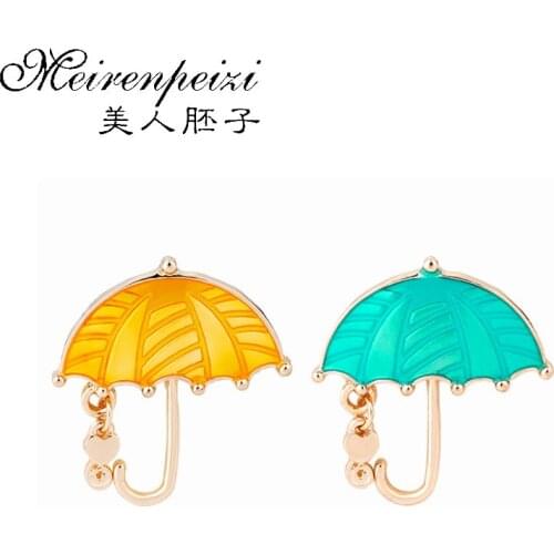 Its Raining Umbrella Heart Brooches Pins Yellow Green Enamel Pin Women Fashion Cartoon Button Pins Denim Badge Brooch Jewelry