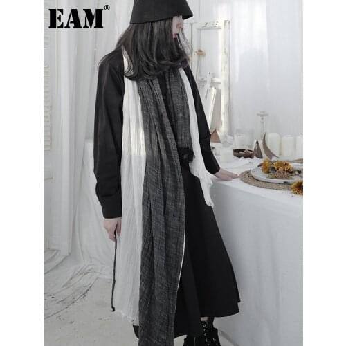 [EAM] Women Keep Warm Long Black And White Contrast Color Scarf New Long Personality Fashion Tide Autumn Winter 2021 1DD0796