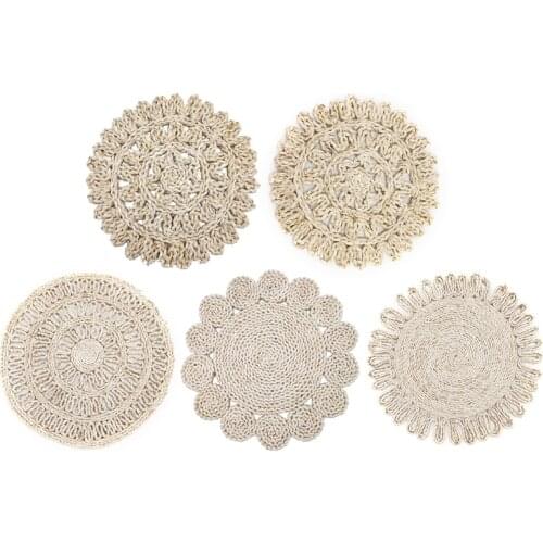 Woven Placemats Natural Woven Round Placemats Heat and Scratch Resistant Table Mat Natural Straw Material for Indoor Use
