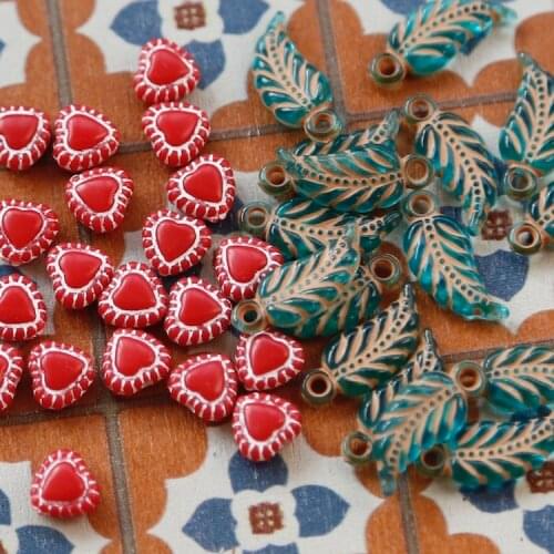 100 pcs/Lot Vintage Love and Leaves Mottle Depicted in Acrylic Beads Handmade Earrings DIY Accessories Jewelry Materials