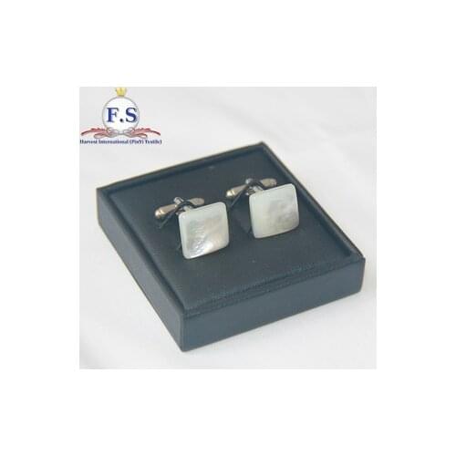 CUFFLINKS WITH REAL PEARL