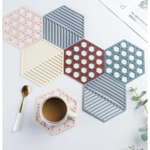 Non-Slip Table Mat Geometric Hollow Hangable Design Tea Coaster Heat-insulated Bowl Placemat Table Mat Home Kitchen Accessories