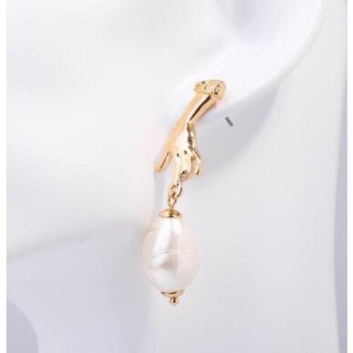 Exaggerated Earrings Wholesale Irregular Special-shaped Pearl Geometry Three-dimensional Finger Personal Earrings