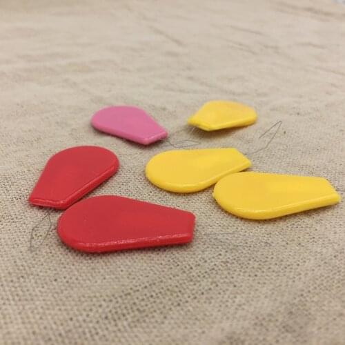 3Pcs sewing tools Needle Threader Machine Neddle Threader With Random Colors Plastic Handle Home Essential Useful Tool