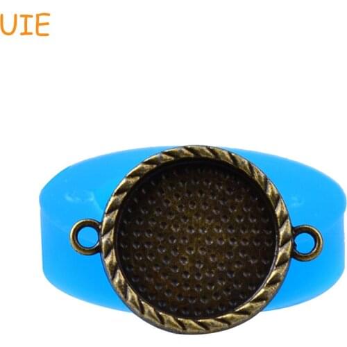 OYL088U 31.4mm Decorative Frame Pendant Silicone Mold - for Sugarcraft, Fondant, Scrapbooking, Candy, Resin Clay, Food Safe