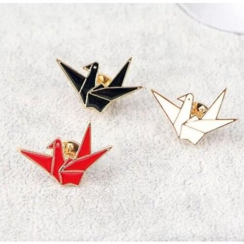 Paper Cranes Enamel Pin Black White Red Origami Bird Brooches Woman Bag Lapel Pin Badges Animal Jewelry Gift for Kids Friends