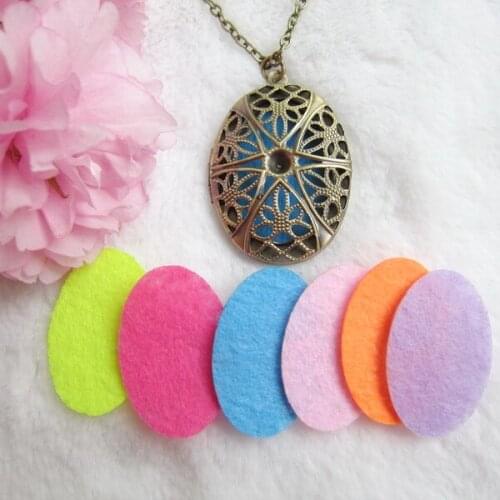 Vintage oval shape oil diffuser fragrance pendant necklace jewelry with 8pcs colorful felt pad