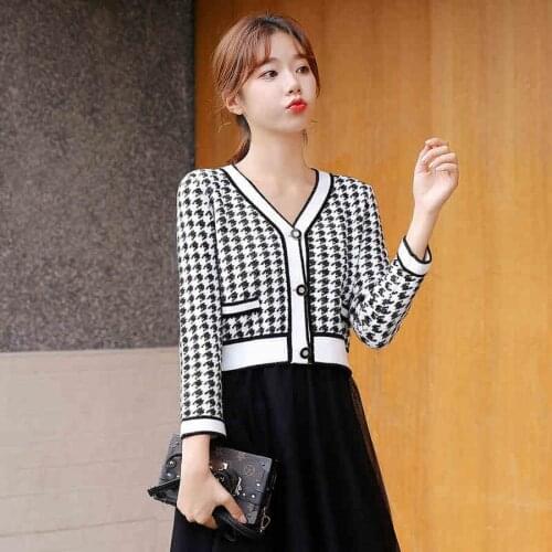 2021 Autumn and Winter New Sweater Elegant Temperament Houndstooth Knit Cardigan Womens Short V-neck Sweater Coat Trend