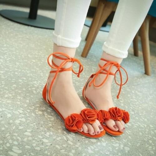Summer New Fund Female Flat Bottom Sandal Dew Toe Flower Is Contracted All Match Small Pure and Fresh Style 822