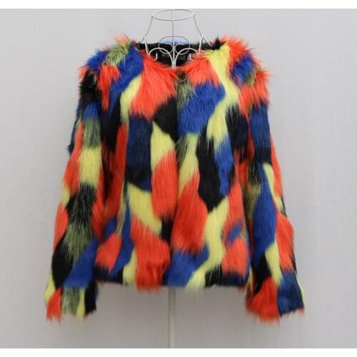 A new winter fox fur fur coat is short for womens dress with Korean trim. The raccoon fur coat is a casual fur jacket