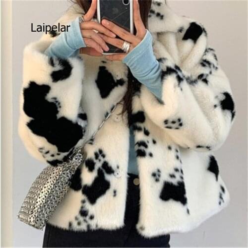 Womens Faux Raccoon Fur Coats 2021 New Winter Black White Cow Loose Female Imitate Mink-Like Plush Coats Lady Jackets