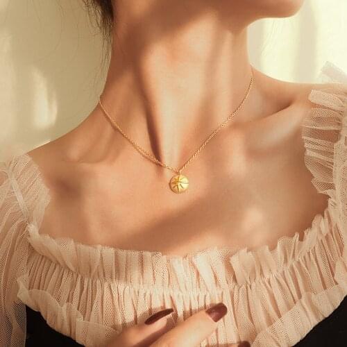 WTLTC Minimal Small Round Coin Disc Pendant Necklaces Drop Medallion Initial Necklace Custom Starburst Chokers With Charms 2021