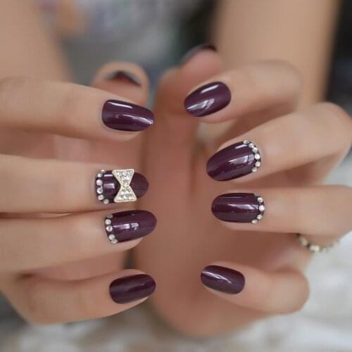 24Pcs Pure Chocolate Red Color Midium Almond Nails Tip Nails Art Wholesale Full Cover Nails Gels Nails Cute