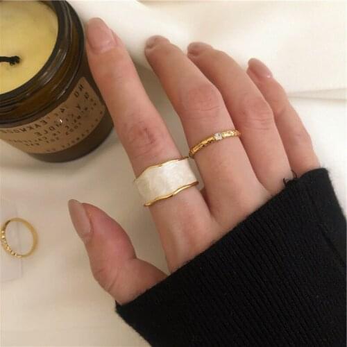 Gentle French Retro Ring Jewelries Resin Gold Wide Round Finger Rings For Women High Quality Charms Jewellery