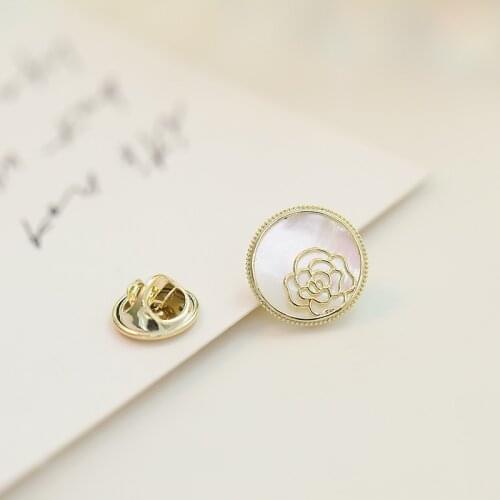 Ruifan Elegant Round Rose Flower Womens Brooches Fashion Shell Collar Pin Shirt Coat Neckline Brooch Jewelry Accessories BXZ004