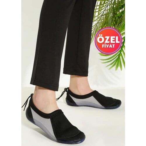 2021 New Fashion Water Shoes Men Women Swimming Shoes Solid Color Design Summer Aqua Beach Shoes Marine Sports Shoes For Men