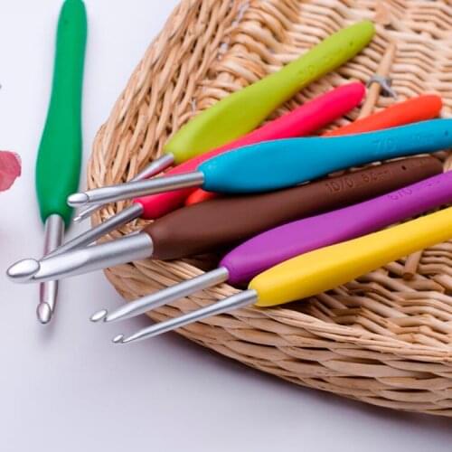 9Pcs/Set New Cushion Grip Crochet Hooks Clover Knitting Needles 2.0-6.0mm Aluminum Colorful TPR Soft Plastic
