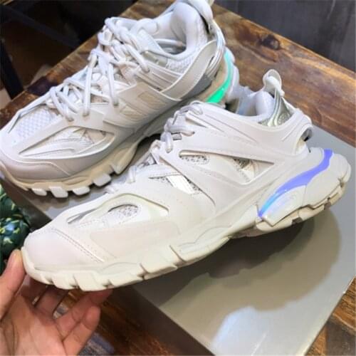 LED Lights Sneakers Outdoor Fashion Sport Shoes Super Eye-Catching Casual Shoes Top Popular Femal Shoes Extremely Cool Sneakers