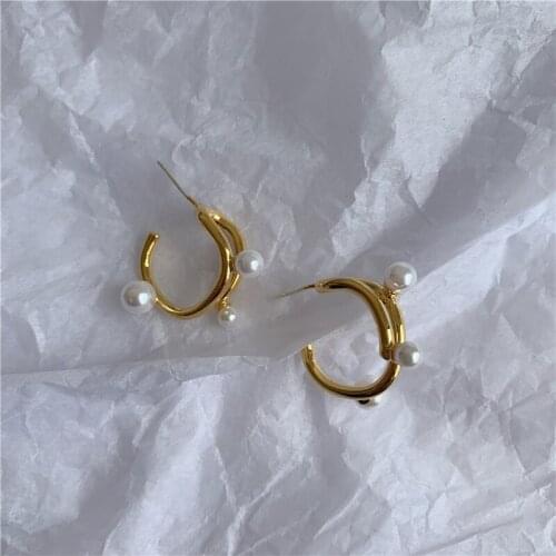 Orgin Summer Unique Design Gold Metal Irregular Pearl Hoop Earrings for Women French Exaggeration Geometrical Earrings Jewelry