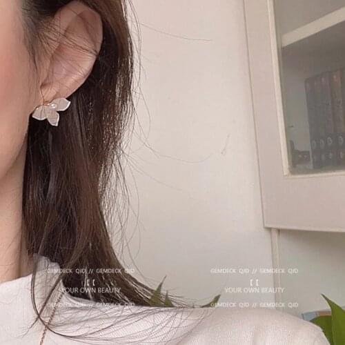 Xiang Yuan Summer Simple Petal Earrring Small Pearl Party Elegant Temperament for Women Fashion Fine Stud Earrings Jewelry