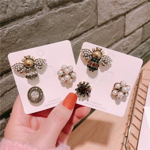 New Vintage Pearl Bee Brooch Metal Crystal Badge Shirt Scarf Buckle Lapel Pin Corsage Fashion Jewelry for Women Accessories