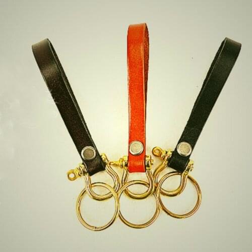 Retro Locomotive Key Chain Key Pendant Pure Handmade Cowhide Key Ring Retro Style Black Brown Yellow Coffee