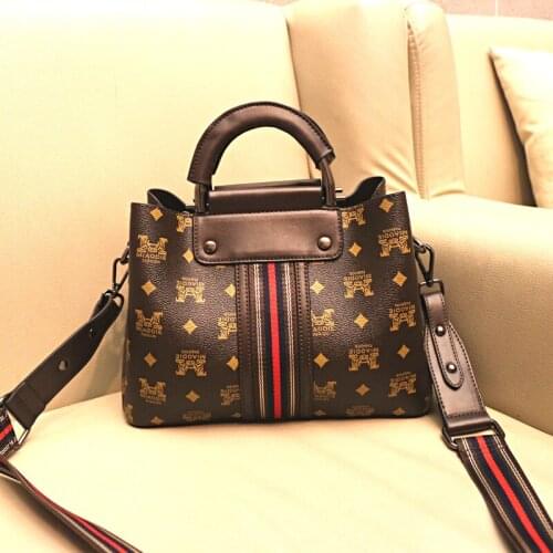 Large-capacity handbag fashion slant ladies bag printed stickers wrist shoulder bag wide shoulder strap luxury handbag designer